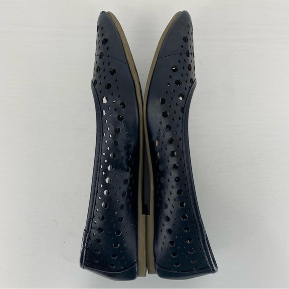 Bongo Frenzy circle laser cut black pointed toe ballet flats, 8.5M - Picture 5 of 12